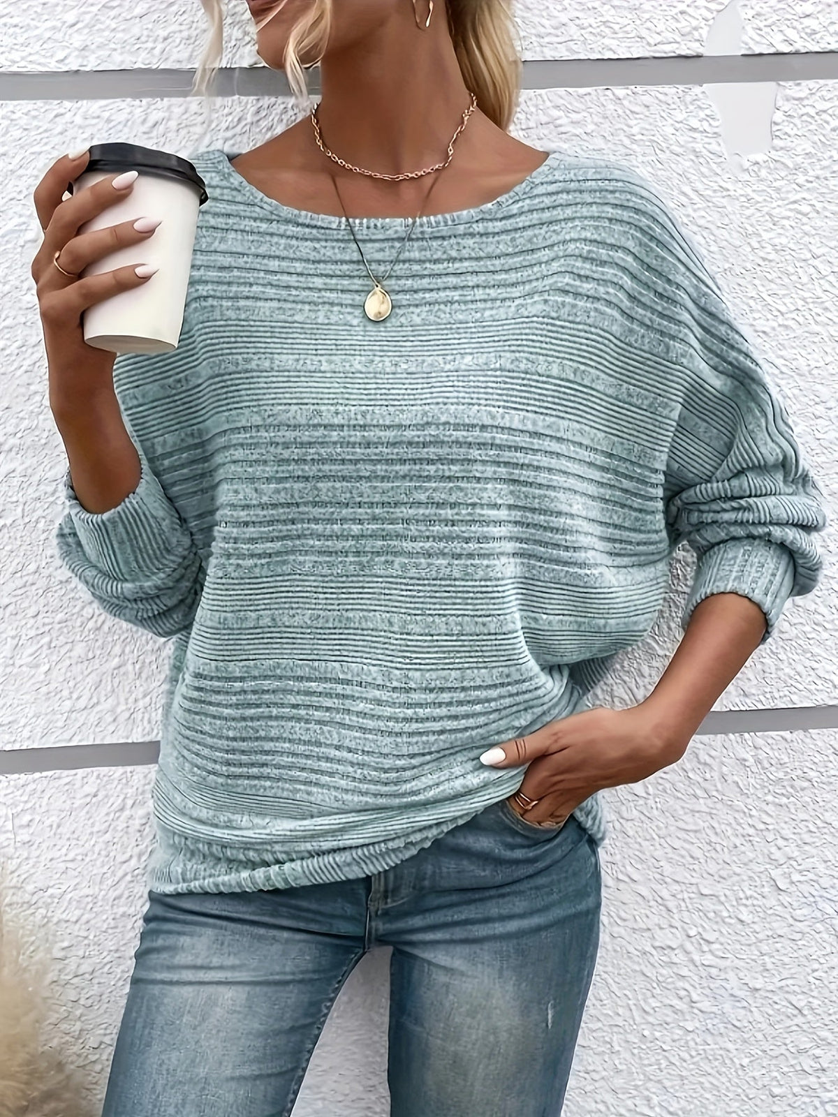 Maglione a coste da donna con maniche a pipistrello