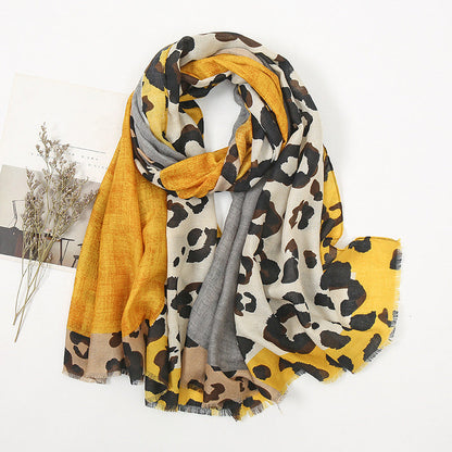 Sciarpa versatile e leggera con stampa leopardata